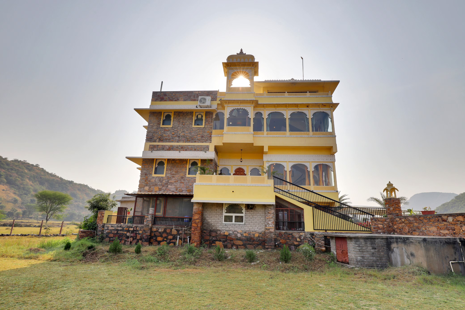 6 Bedroom Pool Villa in Udaipur - Ara-Valley-banner