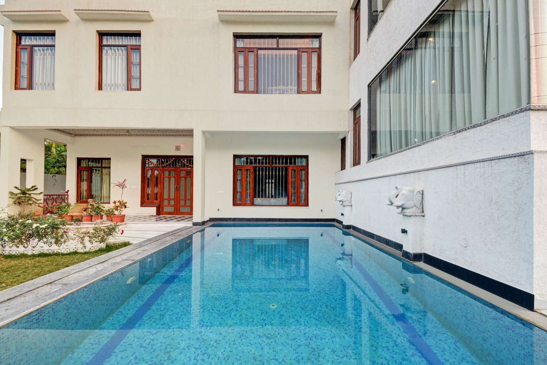 Exquisite 10 BHK Villa - Karohi-Villa-banner