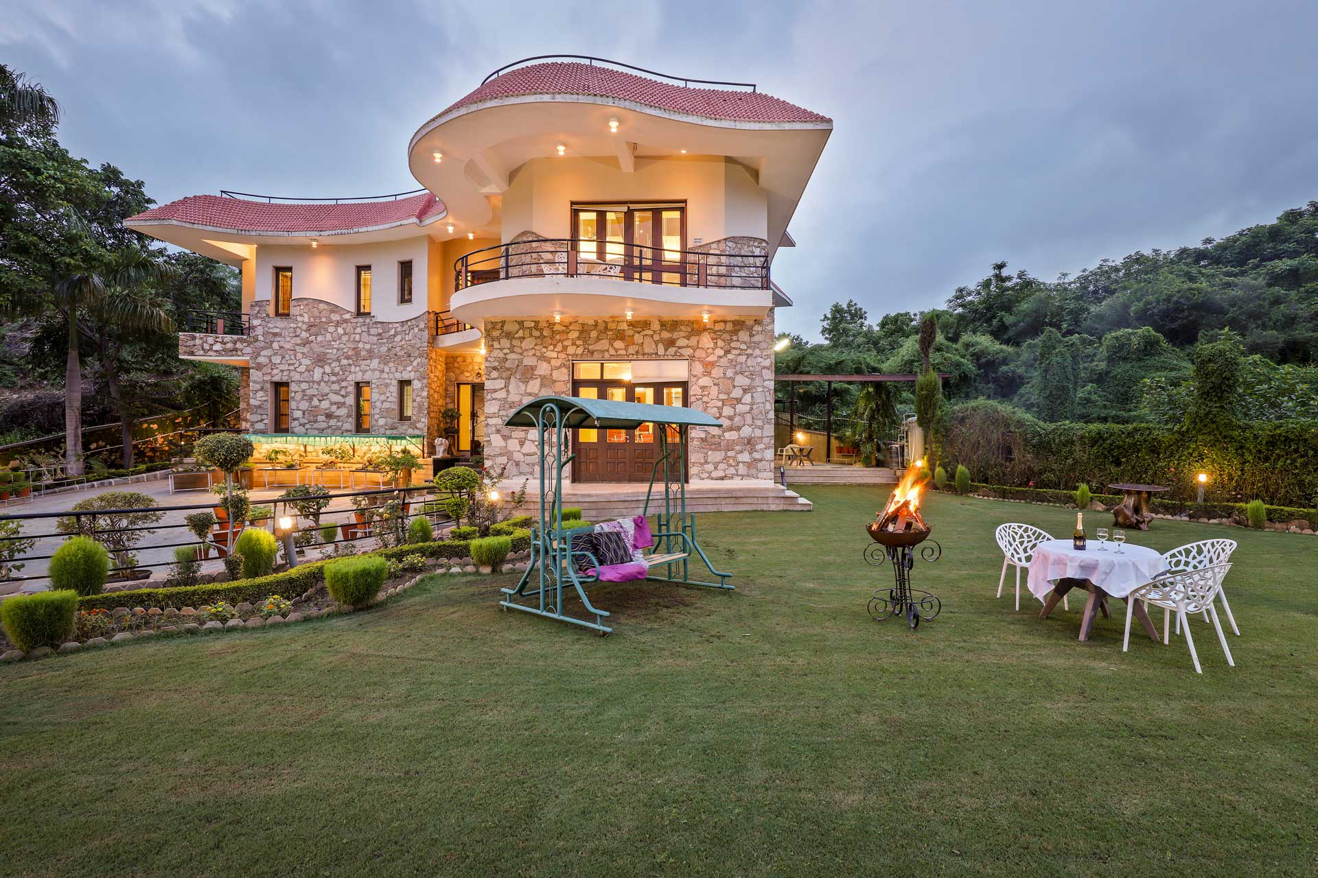 5 Bedroom Luxurious Farm Stay in Udaipur - prakriti-farms-banner