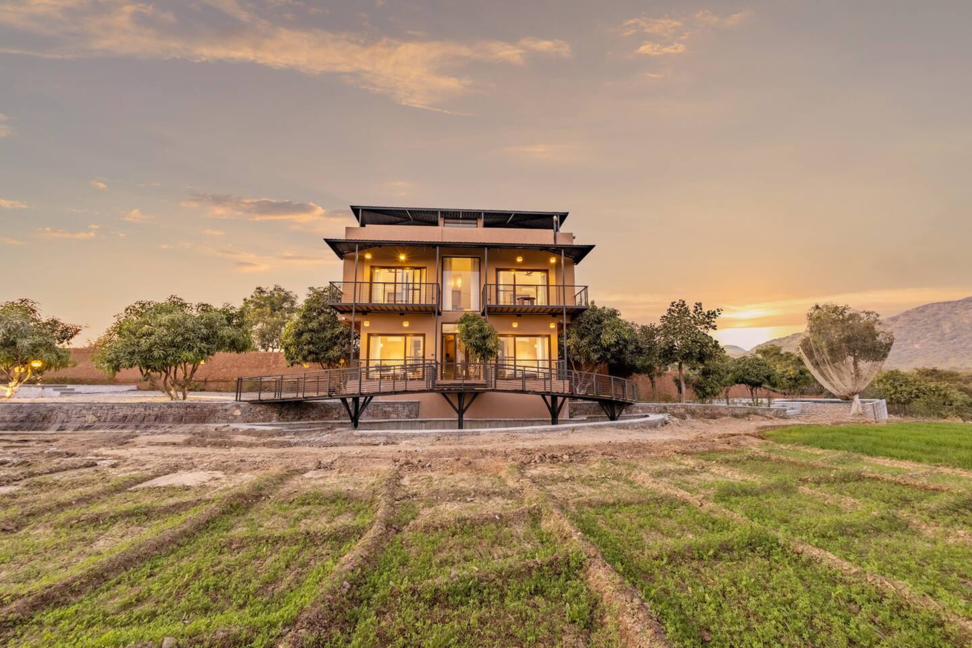 4 bedroom villa - Cows-Cuddles-banner