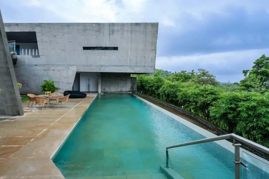 VODMH212 – 4 Bedroom Villa With Lawn In Alibaug