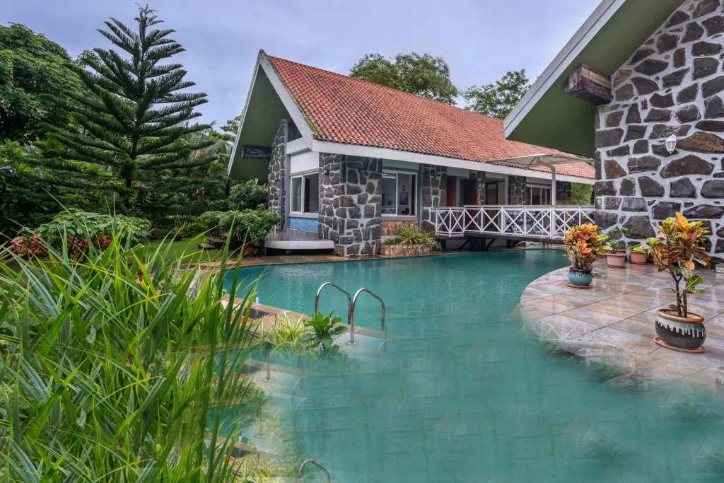 VODMH230 – 4 BHK Villa With Garden In Alibaug