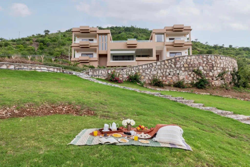 VODRJ138 – 4 Bedroom Swimming Pool Villa In Udaipur