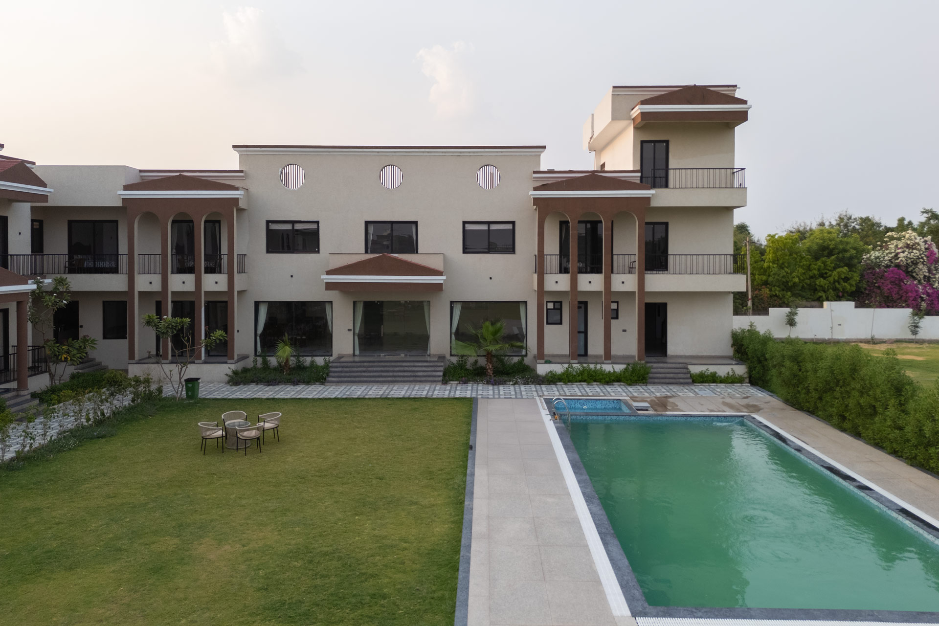 4 BHK Villa With Lawn In Jaipur - VODRJ169-Jaipur-banner