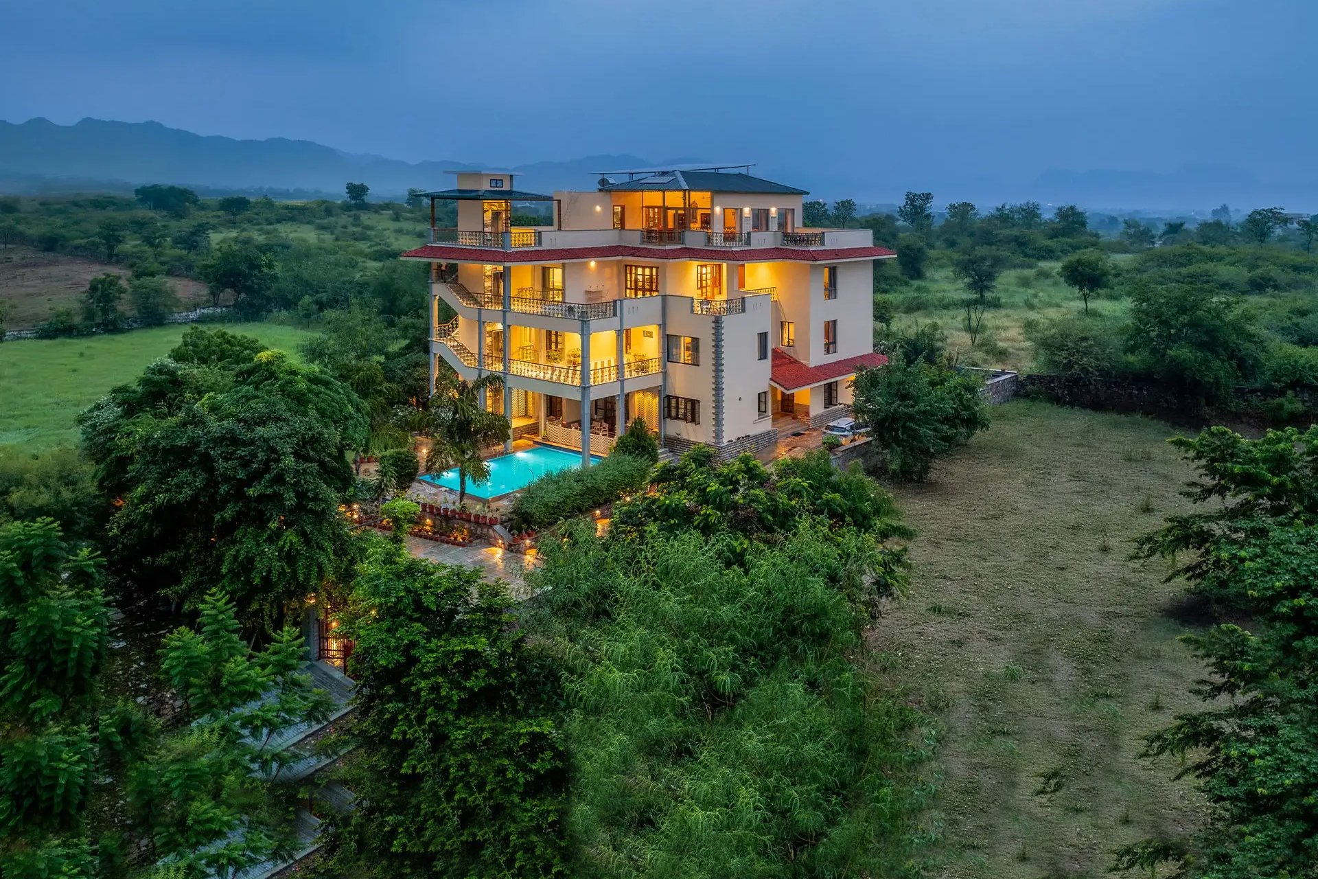 8 Bedroom Luxe Stay In Udaipur - VODRJ128-Udaipur-banner