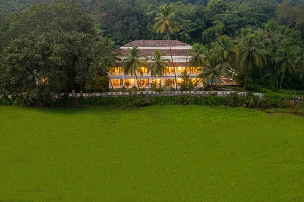 VODGA104 – 12 Bedroom Private Pool Villa In Goa