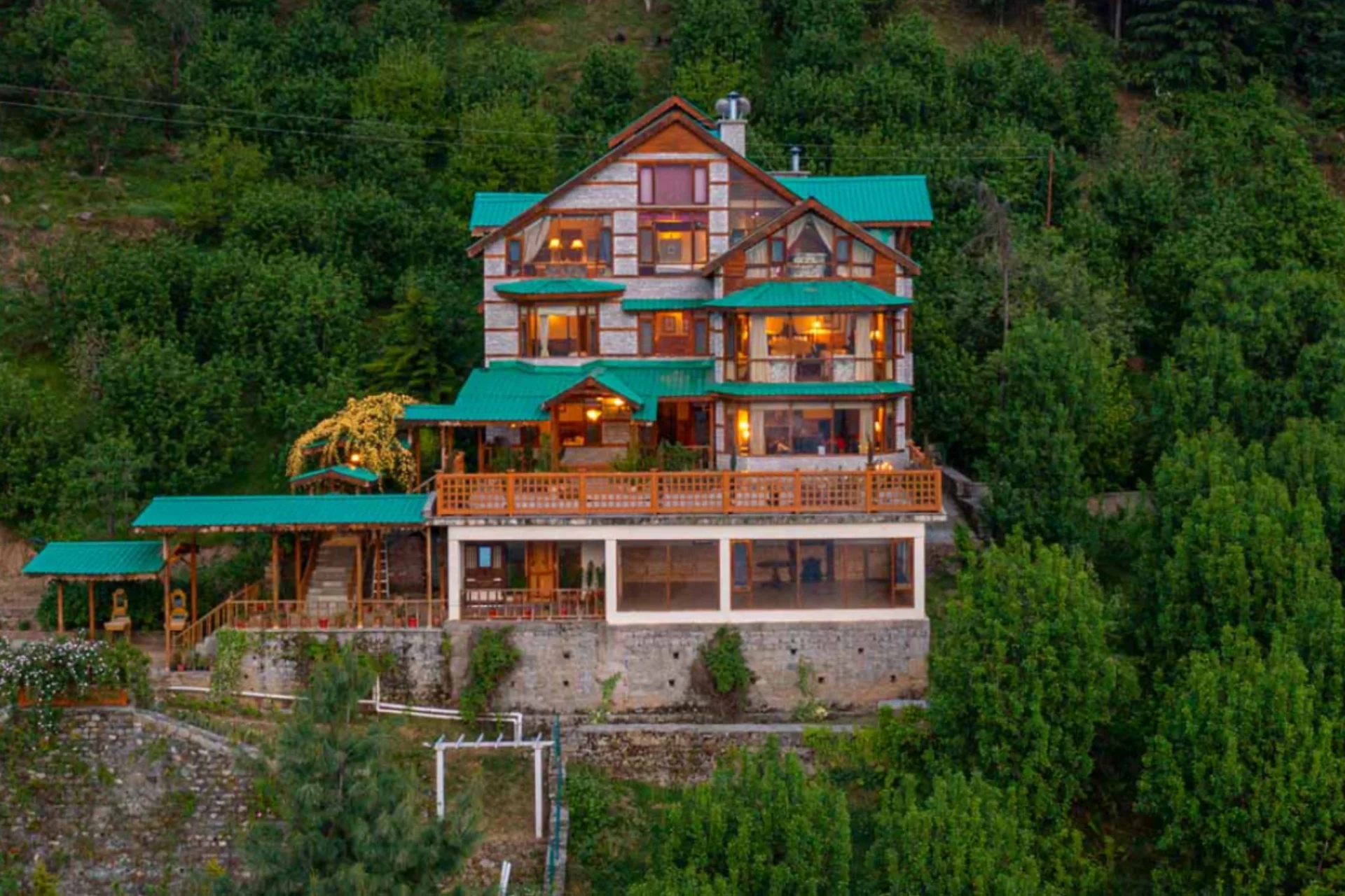 5 Bedroom Villa With Lawn In Manali - VODHP32-Manali-banner