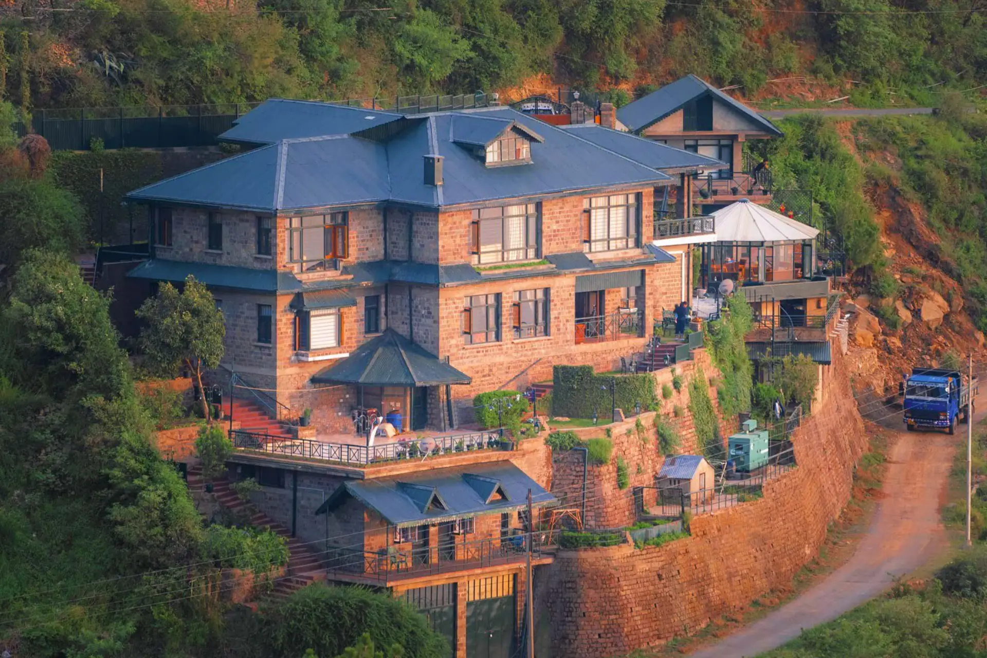 6 Bedroom Villa With Sun Room In Kasauli - VODHP66-Kasauli-banner