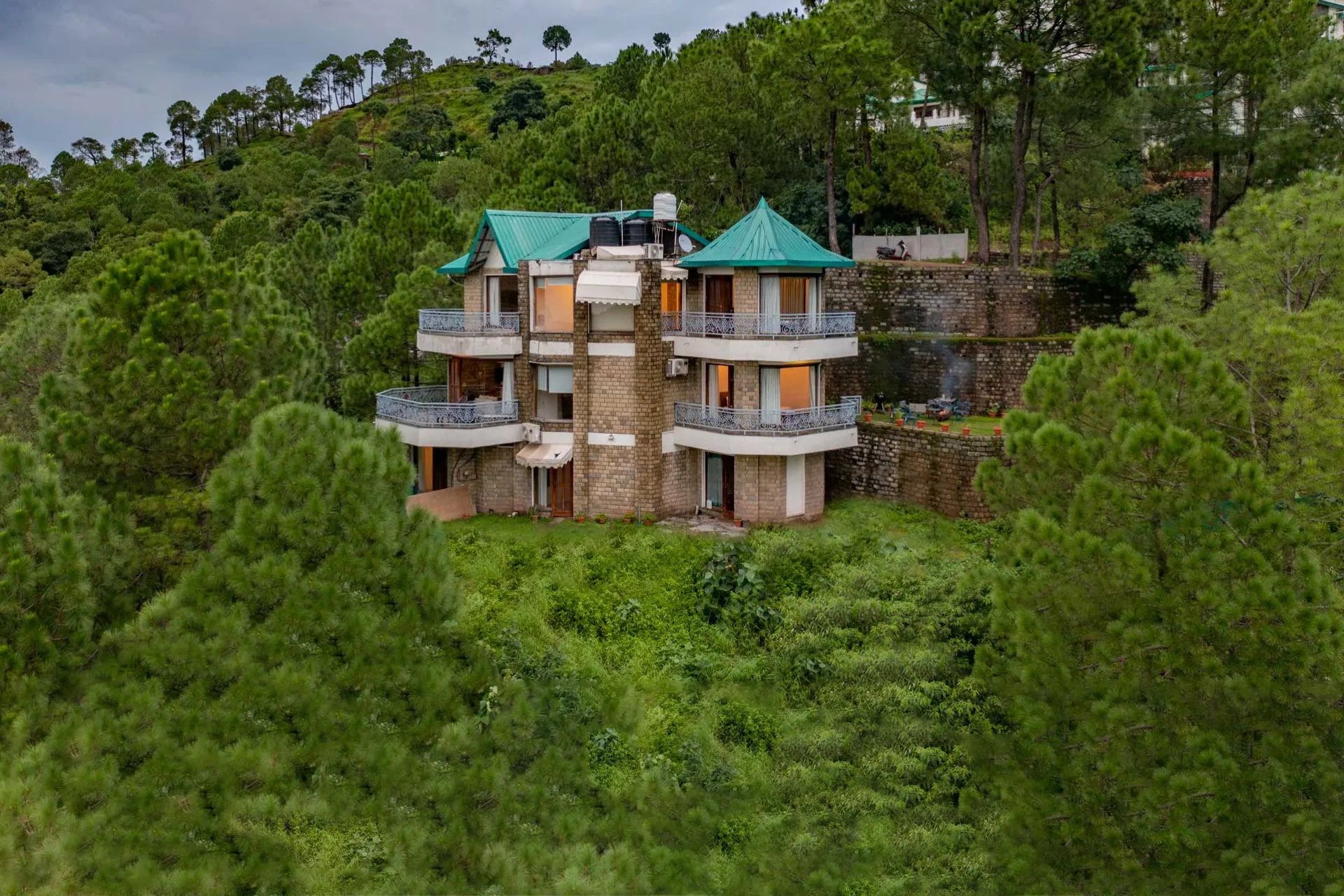 5 BHK Mountain View Villa In Kasauli - VODHP76-Kasauli-banner