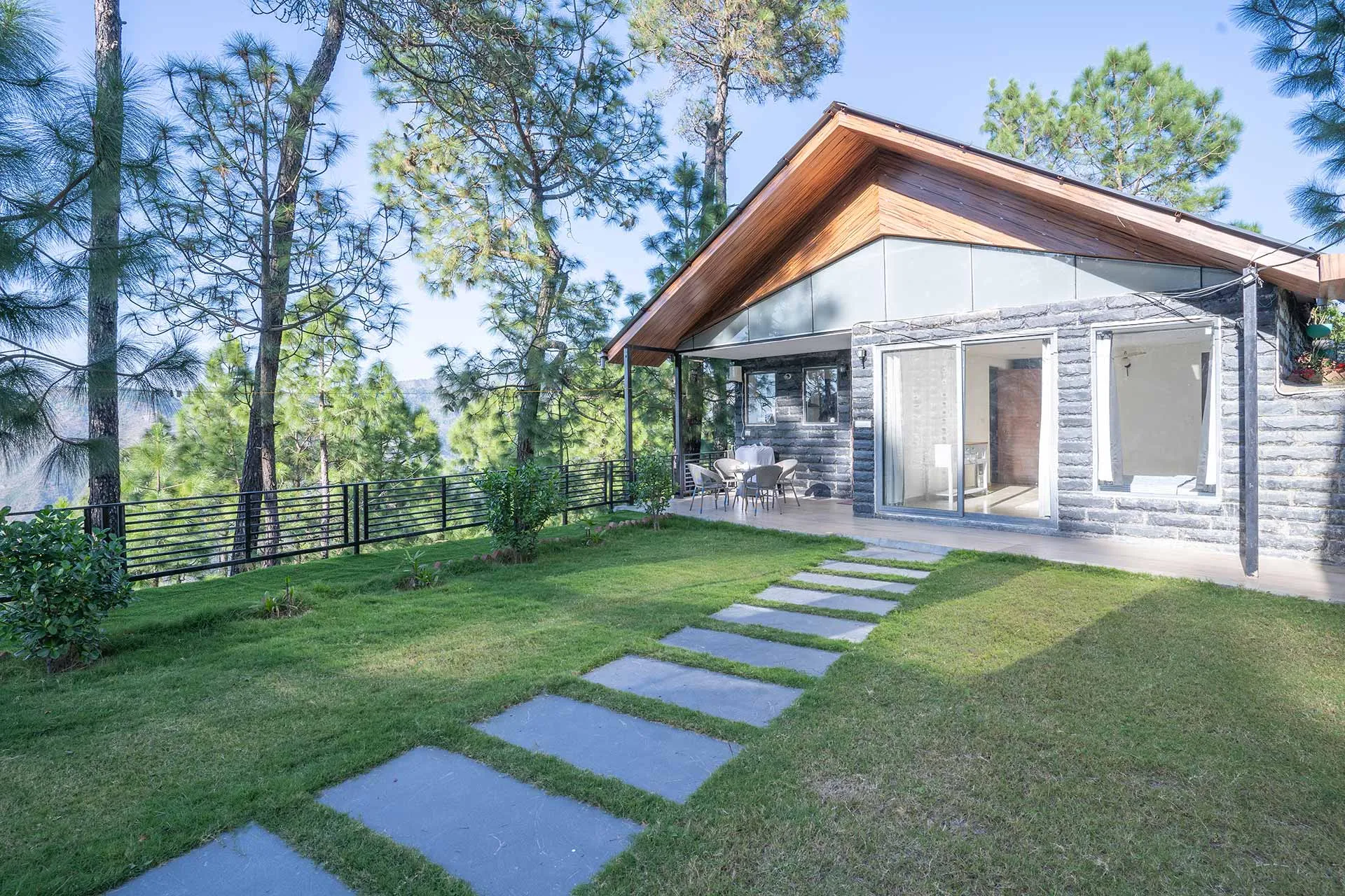 3 BHK Villa With Lawn In Kasauli - VODHP78-Kasauli-banner