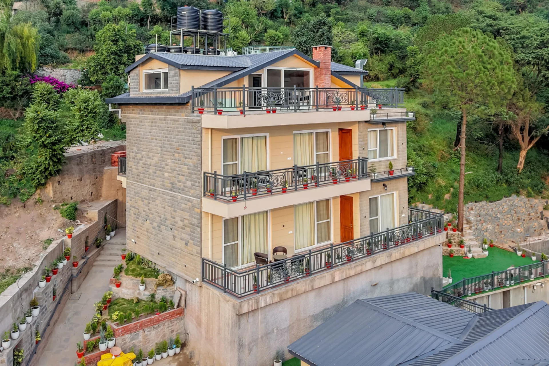 9 BHK Villa With Garden In Kasauli - VODHP86-Kasauli-banner
