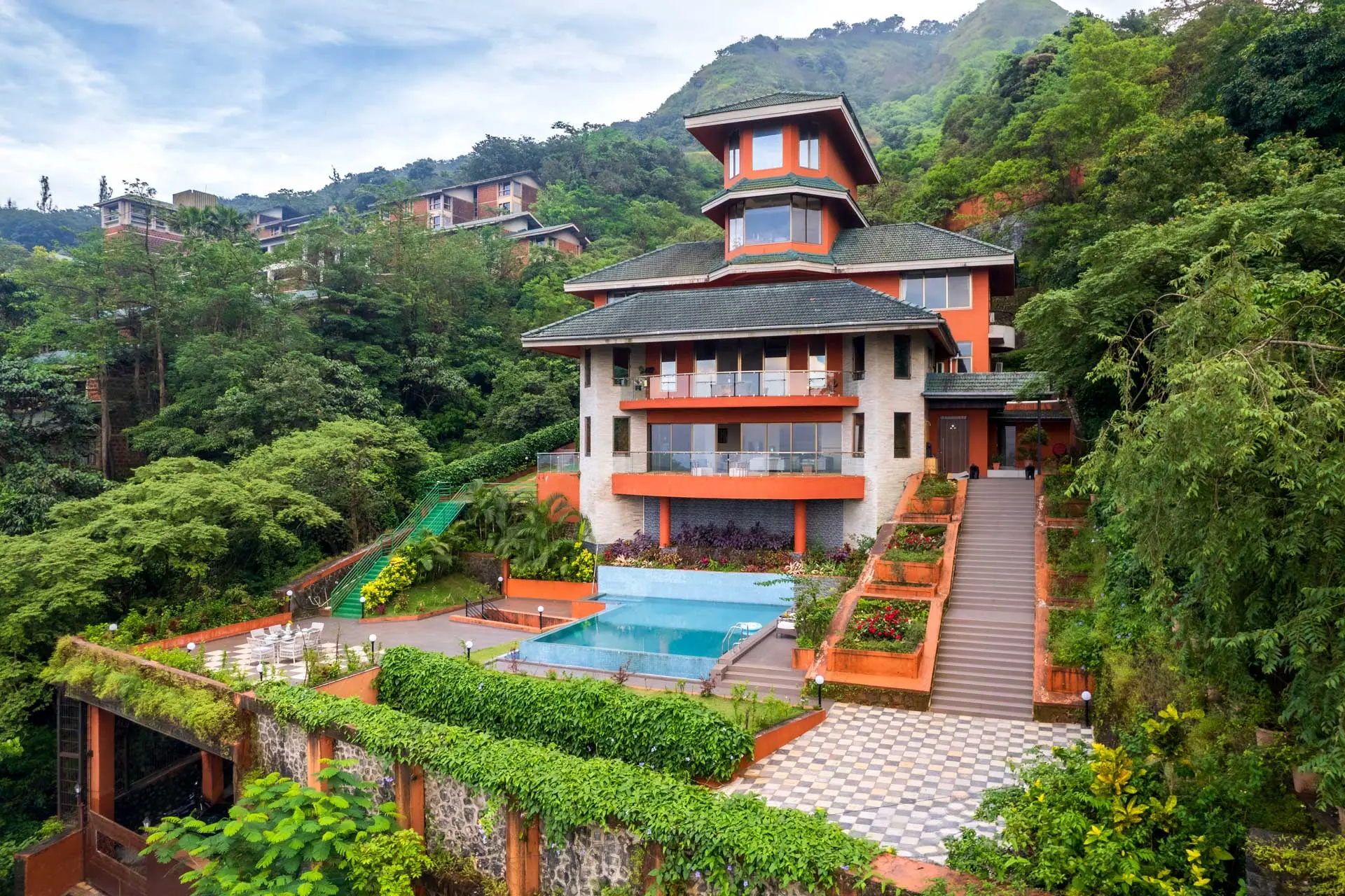 4 Bedroom Villa With Lawn In Lonavala - VODMH328-Lonavala-banner