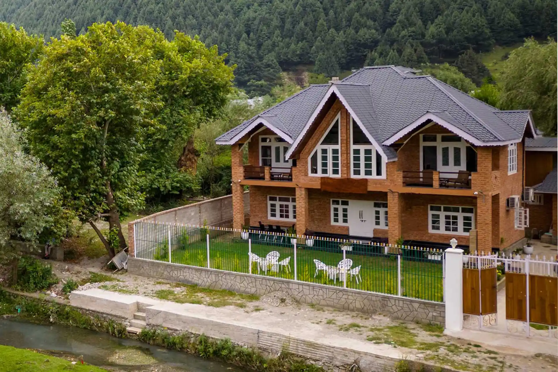 3 Bedroom Garden View Cottage In Sonmarg - VODJK05-Sonmarg-banner