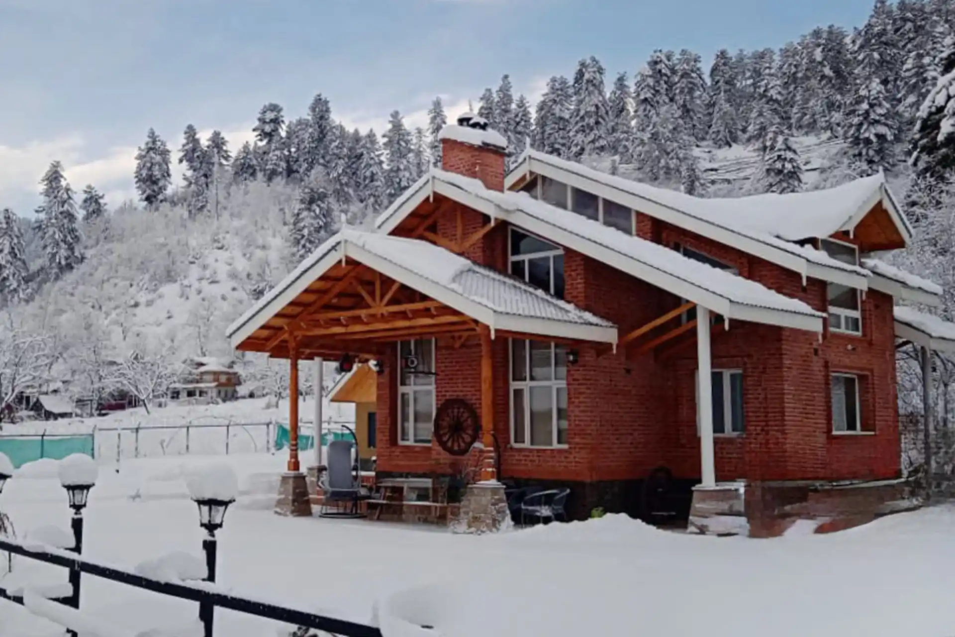 3 Bedroom Mountain View Villa In Gulmarg - VODJK07-Gulmarg-banner