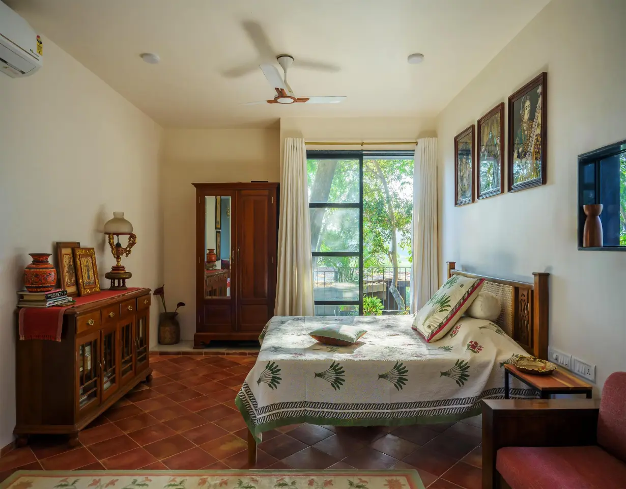 VODMH379-Lonavala-1